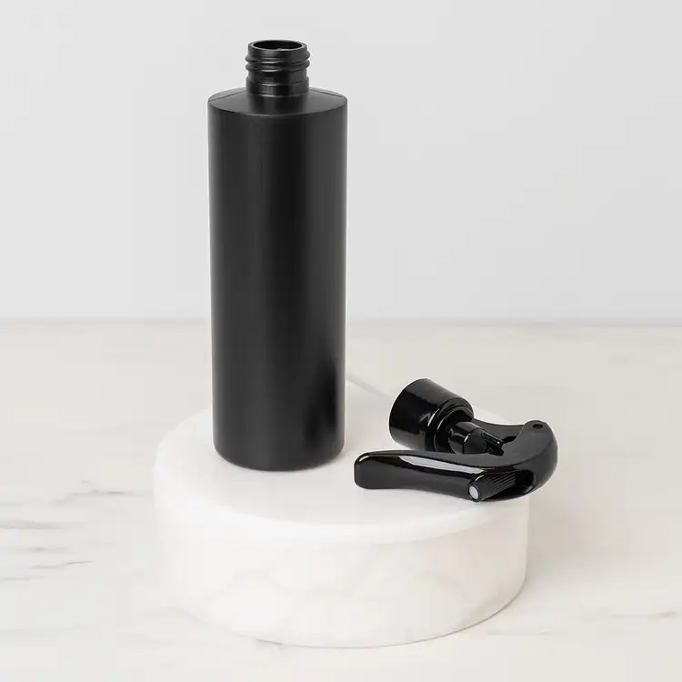  Matte Black 8 oz. HDPE Bottle beside Black Fine Mist Sprayer (24mm-410)