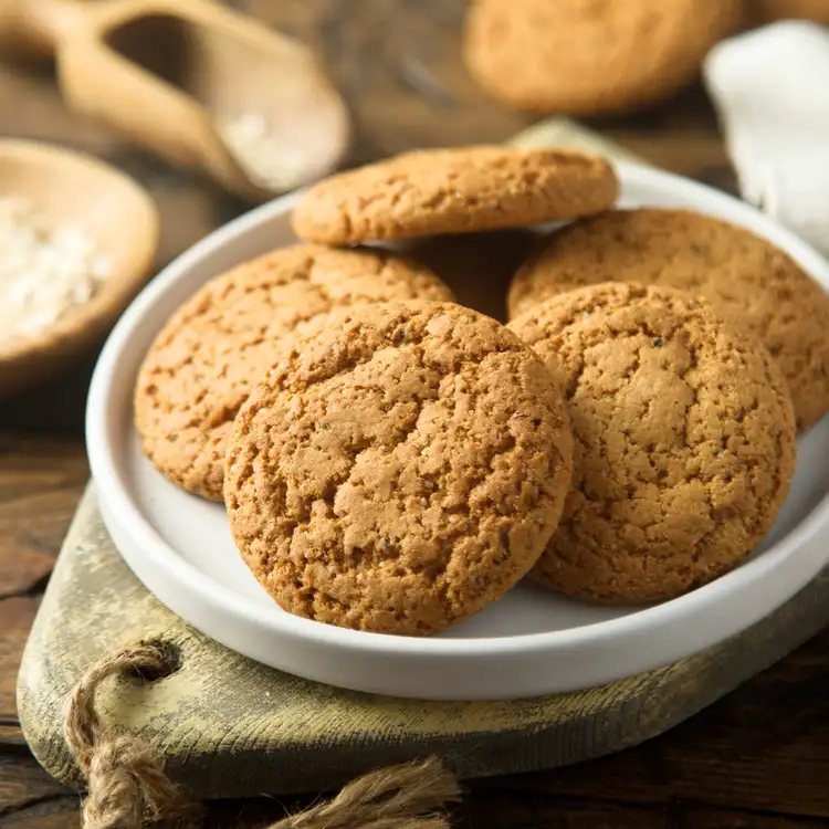 Nutmeg Shortbread fragrance oil: A plate of freshly baked nutmeg shortbread cookies